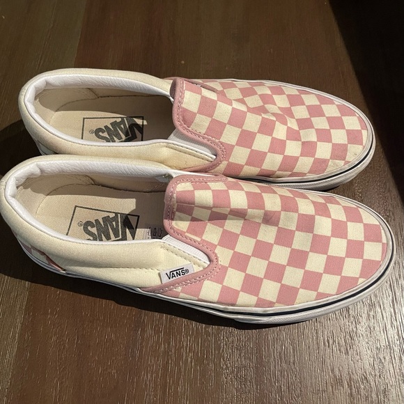 zephyr pink checkered vans